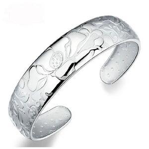 Elegant Silver Floral Bracelet